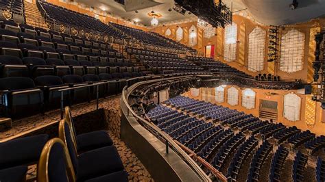 where is the lunt fontanne theatre.